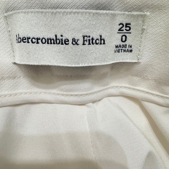 Abercrombie & Fitch Sloane Curve Love Shorts 25 0 Cream New Pleated High Rise - Picture 8 of 11